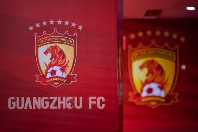 叶辰问他：有抖音没啊？有......刘铭赶紧点头。